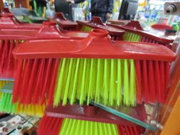 黄色红色交叉好质量扫把，厂家直销，清洁用品首选